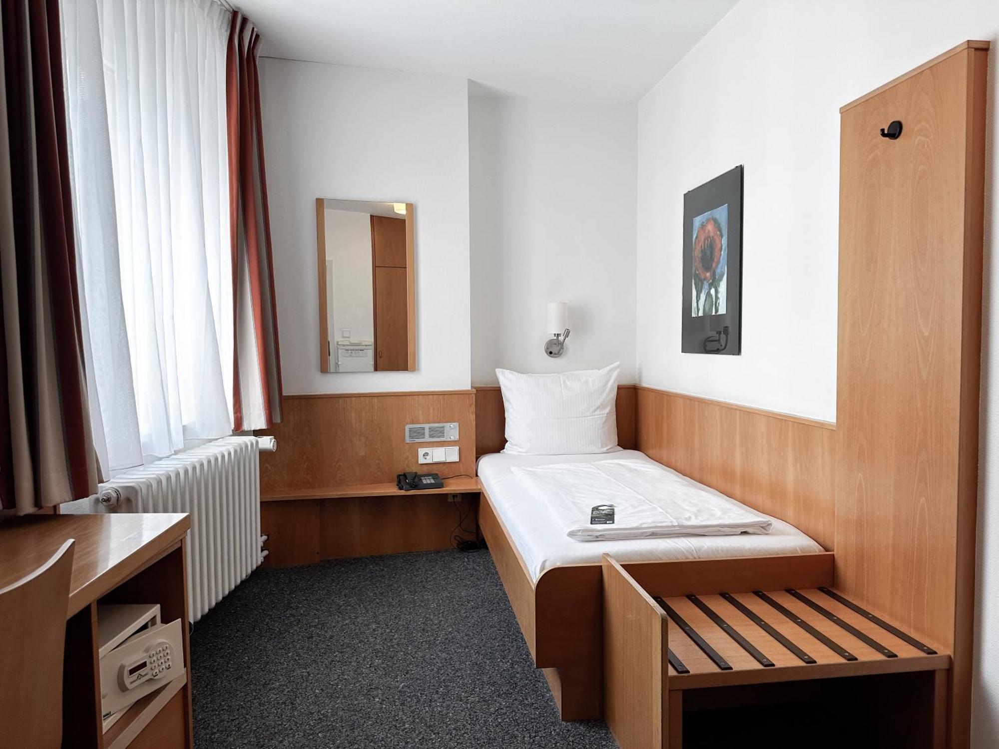 Single Room,1580147591:JPEG